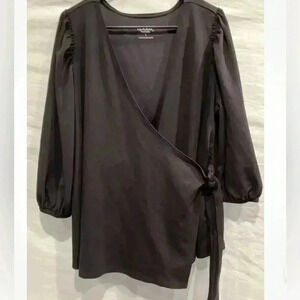 Ingrid+Isabel Maternity Wrap Top Black
Size XS Stretchy